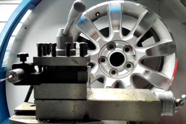 2020072801.jpg CNC五金加工車槽都是一次加工到底的嗎?