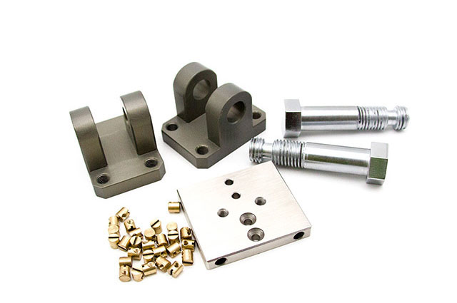 東莞CNC加工設(shè)備日、周、月、半年的維護保養(yǎng)